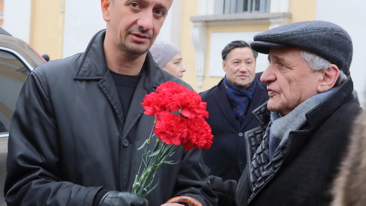 Муж Собчак против элиты: Режиссёр Богомолов требует отбросить презрение