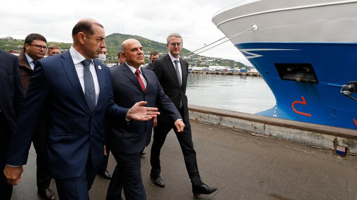 Вы без перчаток?: Мишустин не побоялся пожать руку Пацану