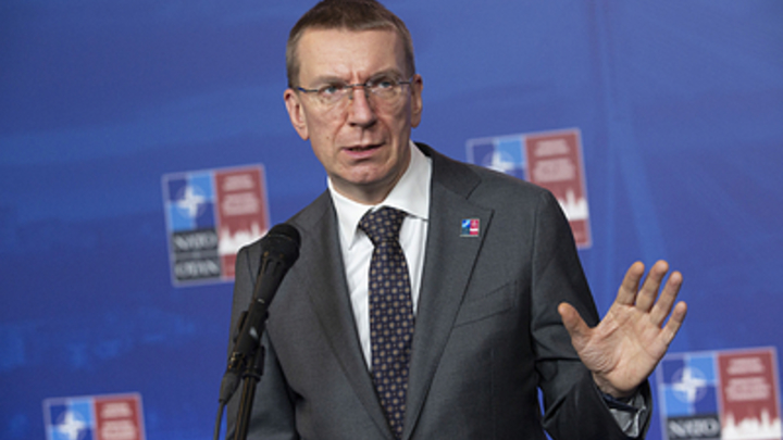 Глава МИД Латвии словами Путина ответил Захаровой про борщ. Но получился каминг-аут