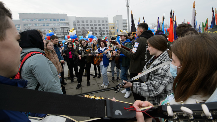 Протестующим в России студентам предложили настоящее дело