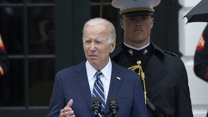 Открой, протри.. нажми?!: Новая шпаргалка для Байдена вызвала всего один ядерный вопрос