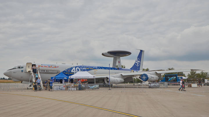 НАТО передаст Румынии самолеты для разведки против России