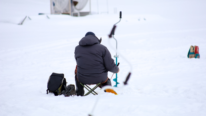 Льдина с рыбаками откололась и ушла в дрейф в Свердловской области
