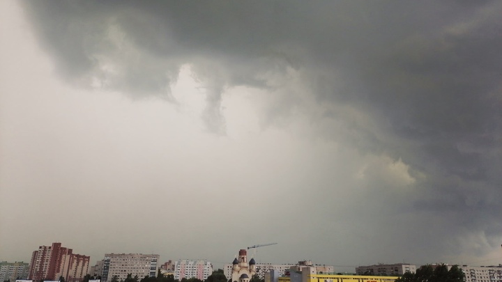 В ближайшие сутки на Кубани ожидаются ливни с грозами и сильный ветер