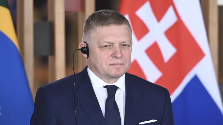Мужик. Спасибо: Премьер Словакии бросил вызов ЕС ради Парада Победы 9 мая. Реакция русских была мгновенной