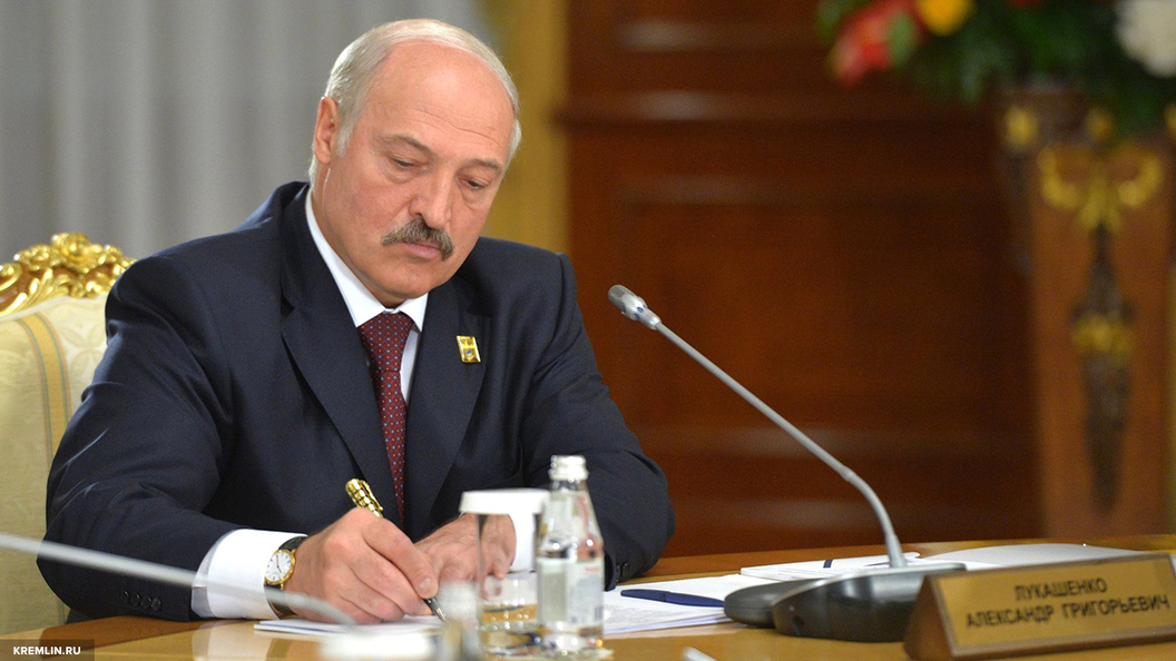 Лукашенко лично помог пенсионеру ввезти в Белоруссию Победу без растаможки Лукашенко лично помог пенсионеру ввезти в Белоруссию Победу без растаможки