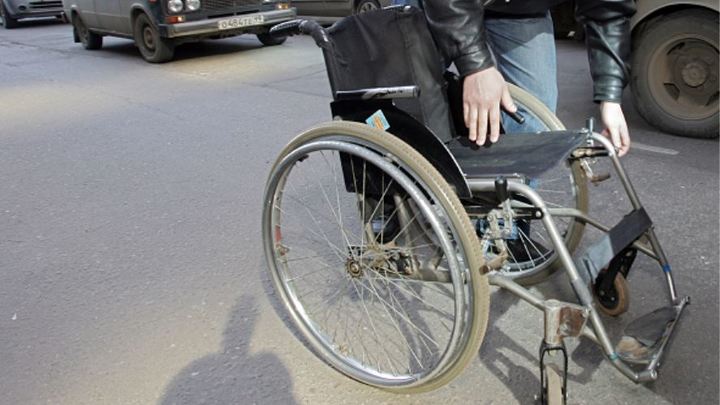 Сотрудник ФК Краснодар напал на болельщицу с инвалидностью и пытался отобрать у нее телефон