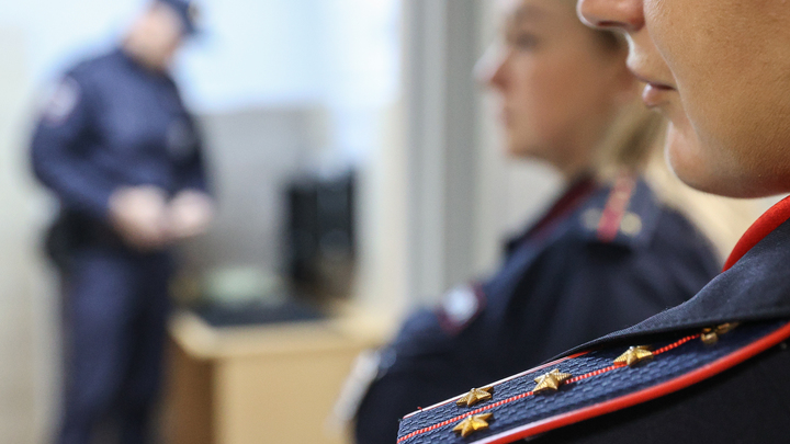 Чеченская семья окружила отдел полиции в Москве из-за сбежавшей дочери