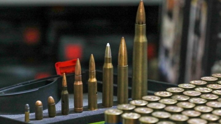 Правительство запретило жителям России до конца 2023 года вывозить за границу патроны и гильзы
