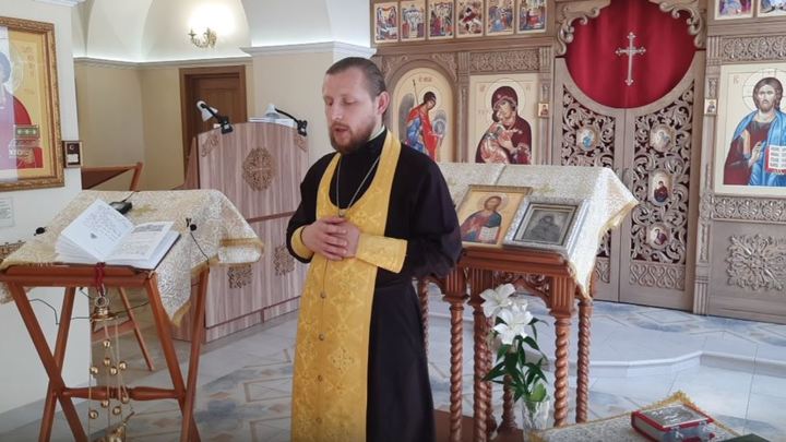 Челябинский поп-блогер в прямом эфире совершил молебен о даровании дождей