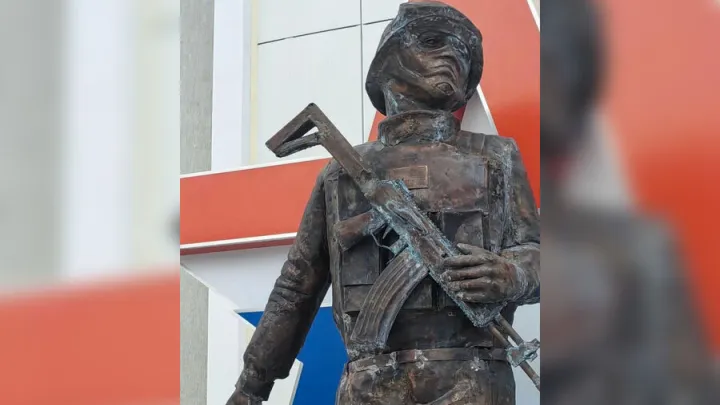 Лицом не вышел: Памятник участнику СВО облили грязью