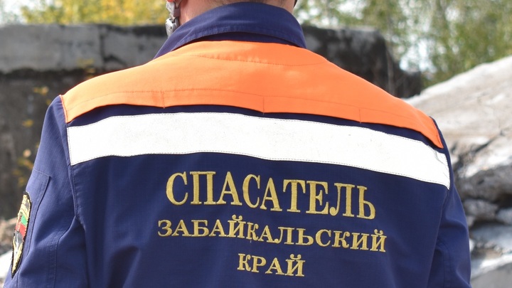 Читинские спасатели вызволили 10-летнего школьника, провалившегося в подвал гаража