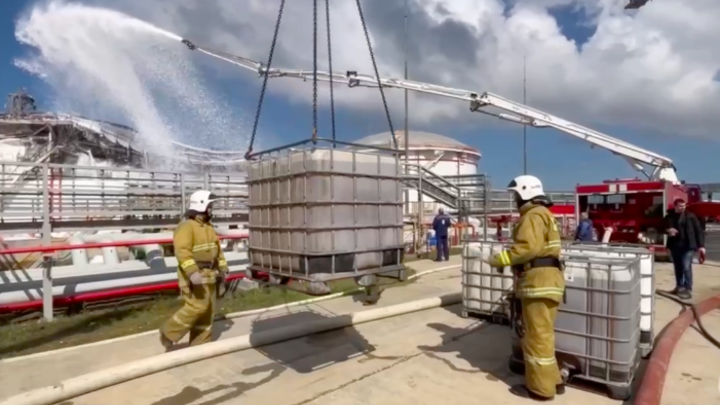 Роспотребнадзор оценил состояние воздуха после пожара на нефтебазе в Темрюкском районе