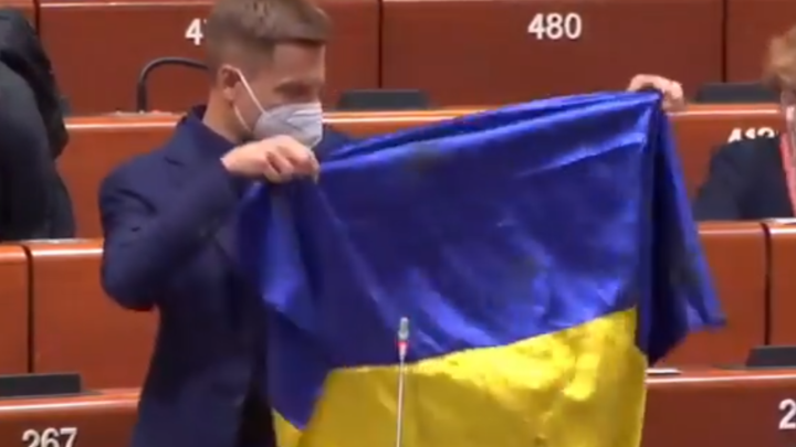 Продали совесть!: В ПАСЕ жёстко потребовали убрать украинский флаг. Скандалист Гончаренко взвыл