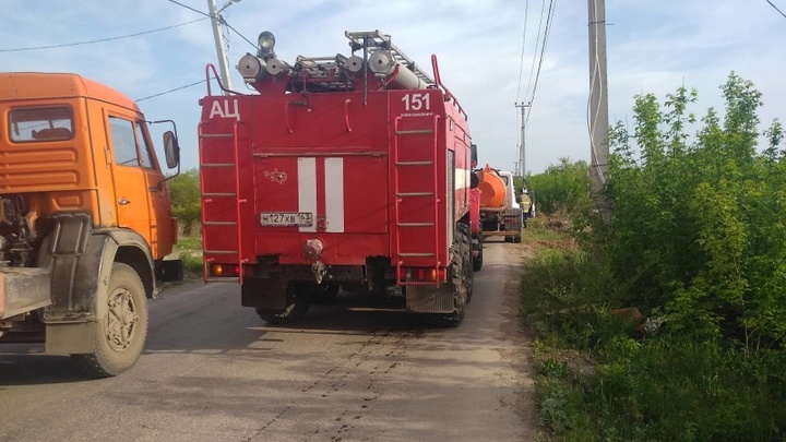 Под Самарой горят дачи около поселка Энергетик: 13 домов в огне