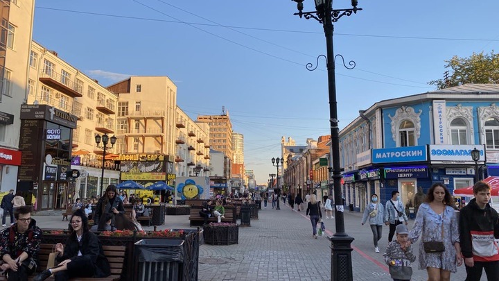 В центре Екатеринбурга озабоченный незнакомец напал на девушку на глазах у прохожих