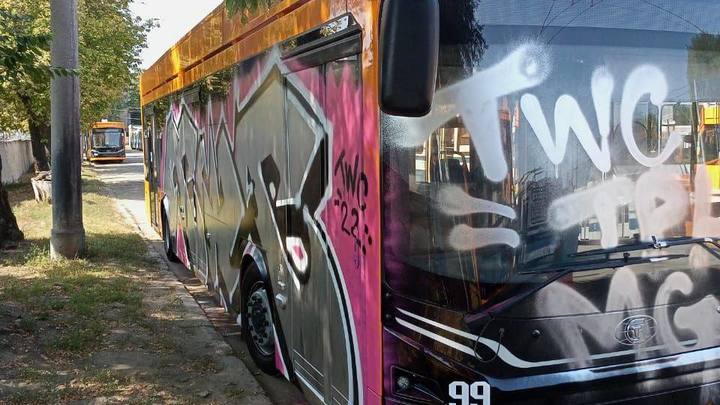 А если бомба? Граффити на троллейбусах Адмирал вскрыли дыру в системе безопасности ТТУ в Самаре