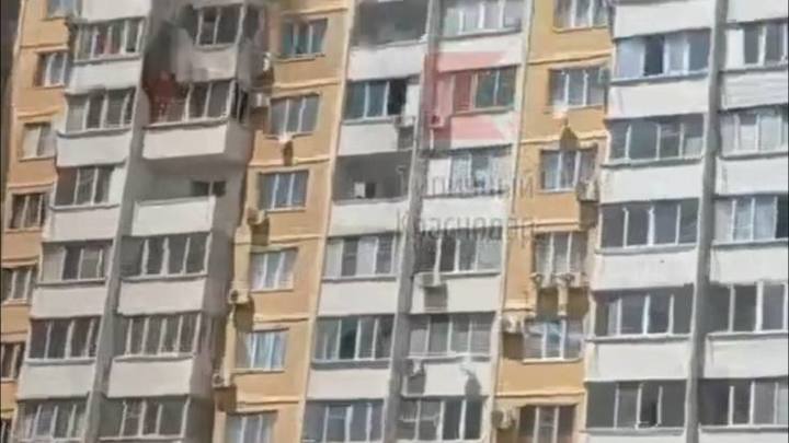В Краснодаре из горящей многоэтажки эвакуировали 70 человек