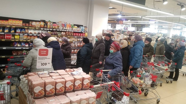 Нижегородцы замечены за коллективной скупкой соли в магазинах города