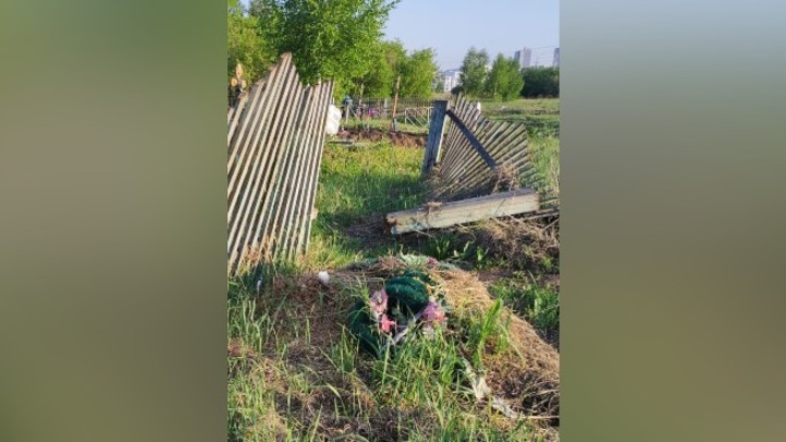 Состояние кладбища на окраине Кемерова вызвало негодование у горожан