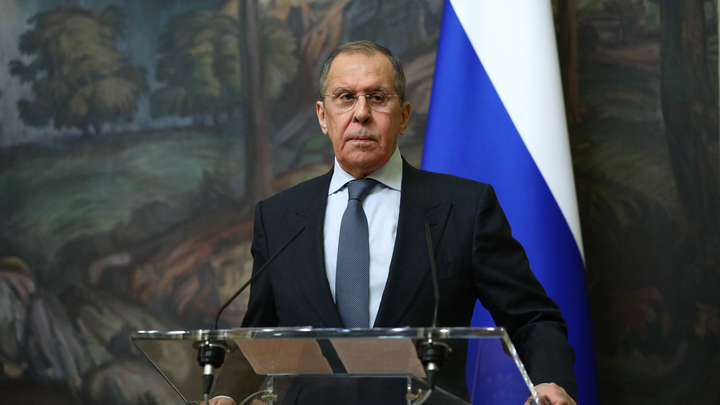 Россия не барышня на балу: Реакция Запада на Навального подарила миру новый афоризм Лаврова