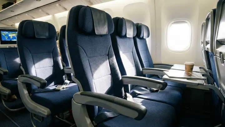 PYOK: в Boeing 737 пассажир рухнул вместе с рядом кресел при взлёте