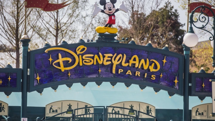 Она совсем крошка! - Педофил организовал свадьбу в Диснейленде - невестой должна была стать маленькая украинка. Спасли в последний момент