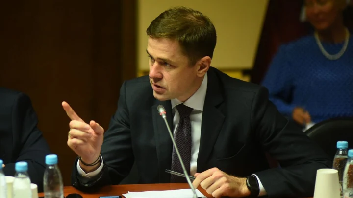 Депутат Аксёненко призвал изменить систему выплат по уходу за пожилыми и инвалидами