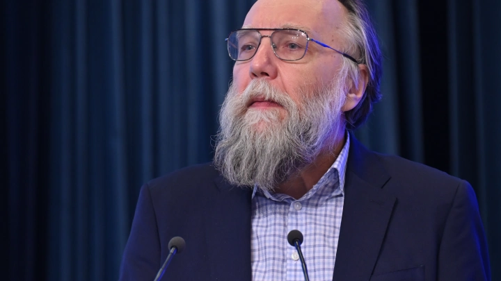 Александр Дугин предупредил о риске ядерной войны в случае падения Ирана
