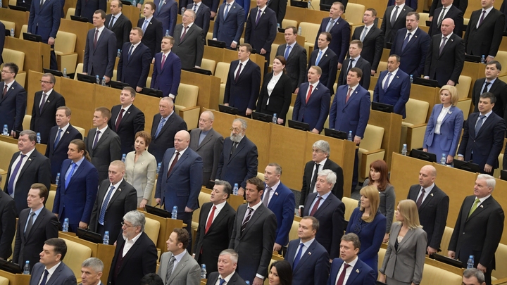 Неудачная фигура речи: Однопартийцы одёрнули депутата Максимова за слова о ненависти жителей России к богатым