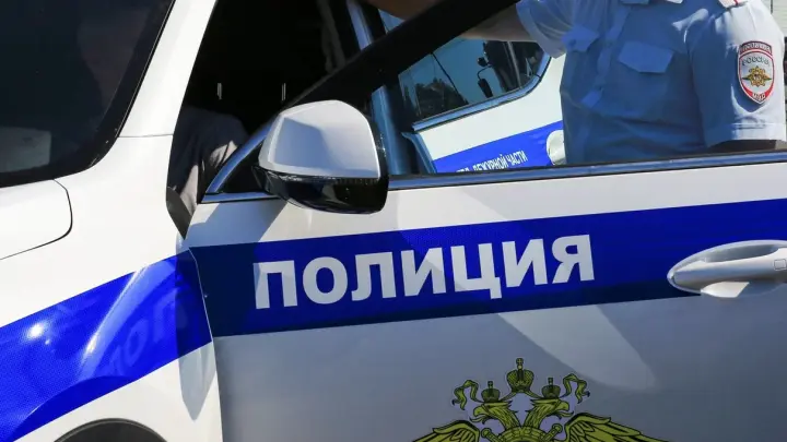 В Красноярске полицейский жёстко задержал подростка-участника автосходки