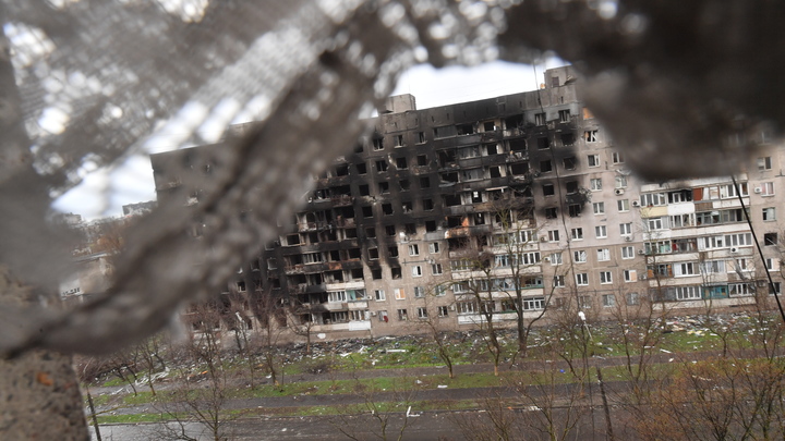 ВСУ при отступлении в Бахмуте подожгли многоэтажку с гражданскими