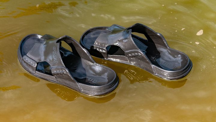 После утреннего пожара - вечерний потоп. Склад ещё одного маркетплейса оказался под ударом стихии