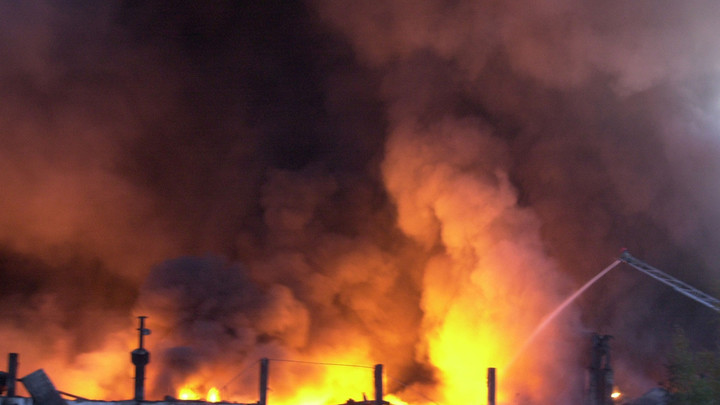 Пепел долетает до соседних сёл: На мусорном полигоне в Новороссийске произошёл крупный пожар