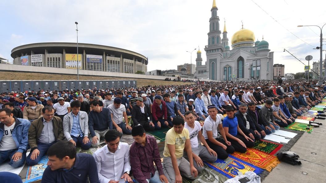 Байрам 21. Курбан байрам в Москве. Курбан байрам празднование. Байрам в Москве перекрыли. Курбан-байрам в Москве 2016.