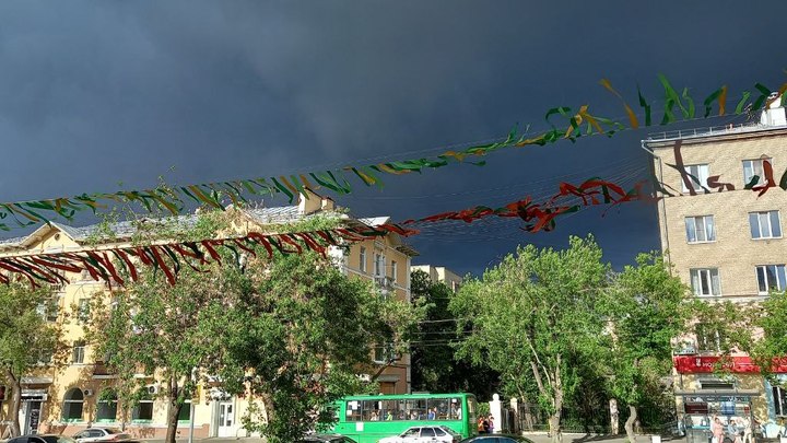 В МЧС предупредили Свердловскую область о грозах и шквалистом ветре на 15 июня