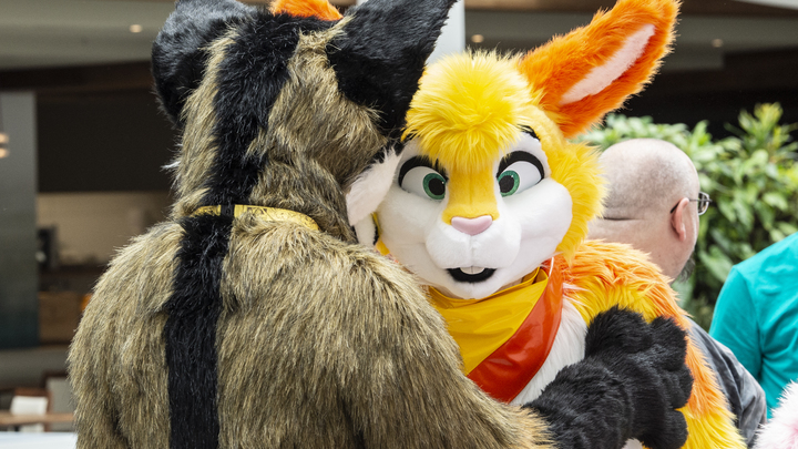 Дети в масках, родители в сомнениях: Чем опасны модные увлечения ребят?