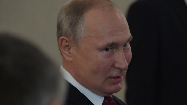 Кто это подсунул президенту?: Экономист потребовал назвать людей, подставивших Путина провальными решениями