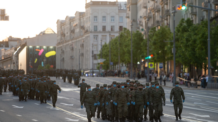 Что за раритеты на параде?: Журналиста впечатлила обновлённая Победа