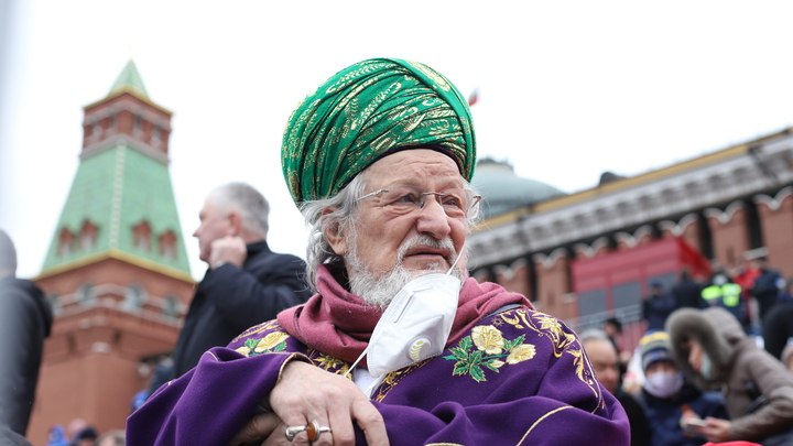 Верховный муфтий поддержал битву против Запада: Они наших детей воруют. По-русски говоря, хрен им