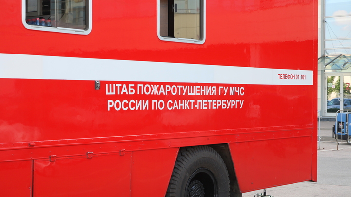Стали известны причины крупного пожара в Мурино, который уничтожил производство модульных домов