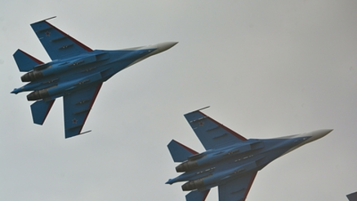 Истребитель Су-34 ВКС России впервые в истории совершил посадку на брюхо: видео