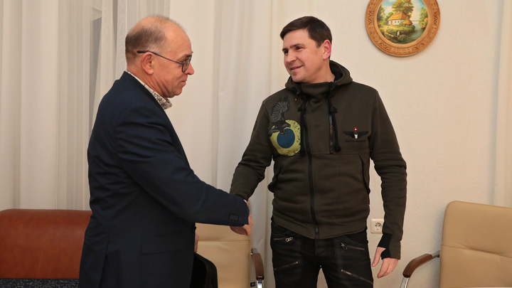 Скончался брат Подоляка: Вскрылись связи главы офиса Зеленского с Россией