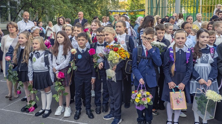 Новый учебный год, а проблемы старые: Учителя в слезах, родители массово забирают детей из школ