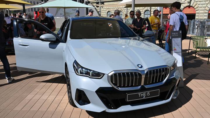 Момент аварии с гонщиком на BMW попал на видео в Новосибирске