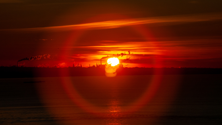 На Солнце зарегистрирована рекордная вспышка. Землю ожидает мощная магнитная буря?