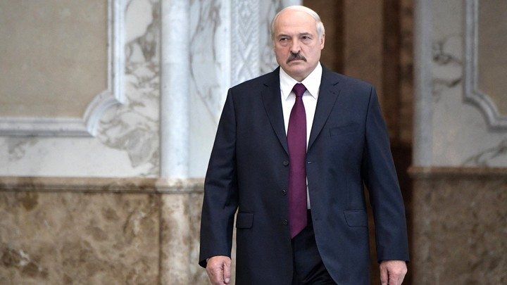 Лукашенко обвинил высокопоставленных силовиков РФ в торговле санкционными продуктами