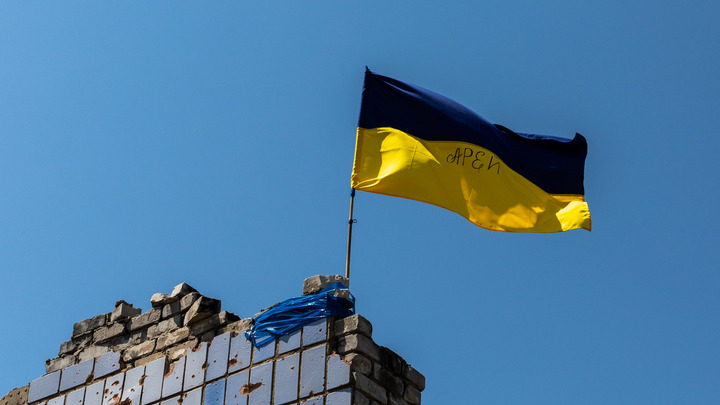 В Новосибирске Союз отцов требует снять флаг Украины с балкона пенсионерки