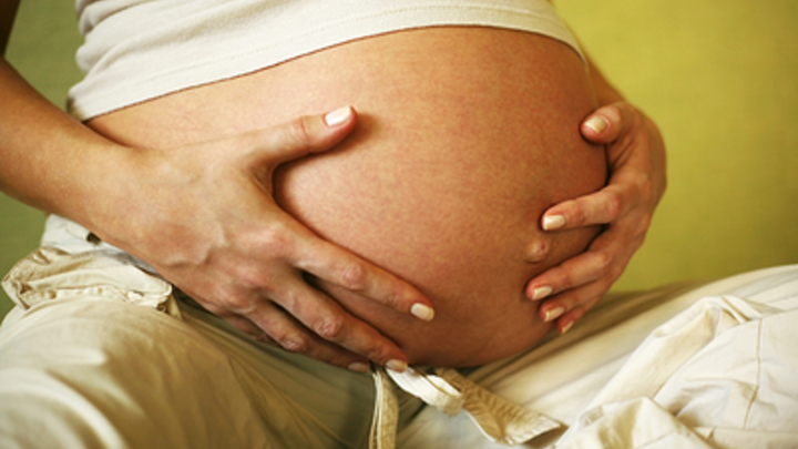 В Кургане беременная стояла в очереди за тестом на COVID-19 с больными