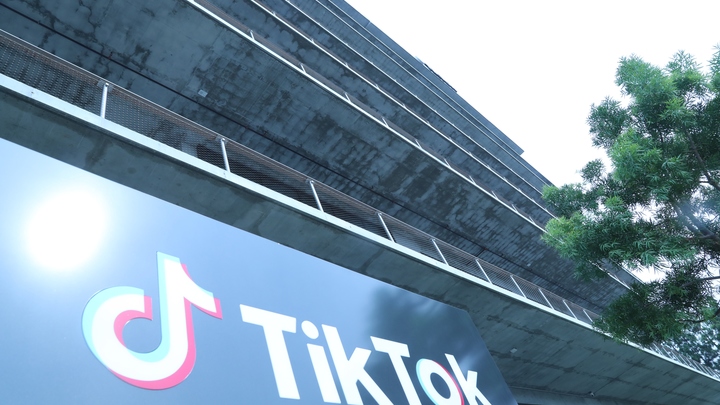 Педагогов научат молодёжному сленгу и TikTok? Учителям предложили новые курсы